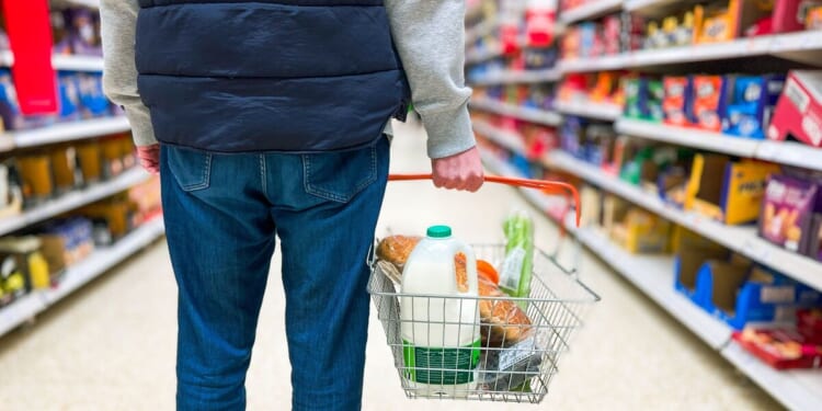 Supermarket with more than 1.2k UK stores to axe 150 jobs | UK | News