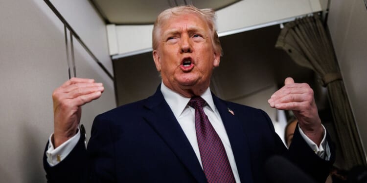 Trump Tells Iranian Protesters 'Help Is on Its Way'