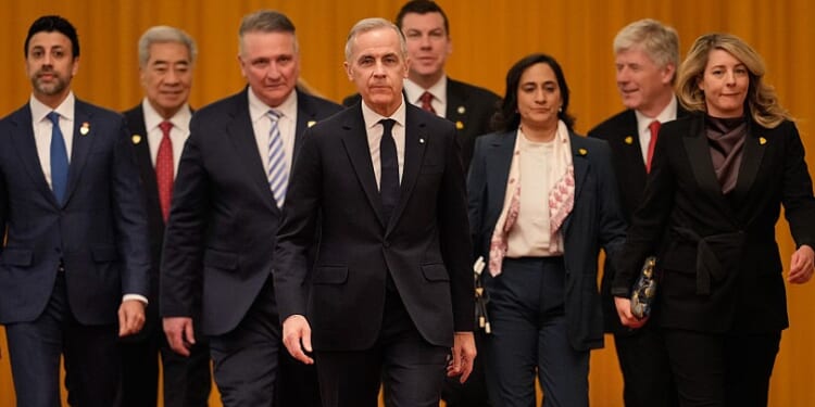 Trump threatens Canada with '100 percent' tariffs if trade deal with China goes through