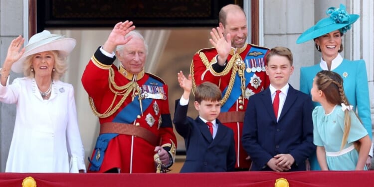 Unexpected item hidden on Buckingham Palace's balcony for Royal Family | Royal | News