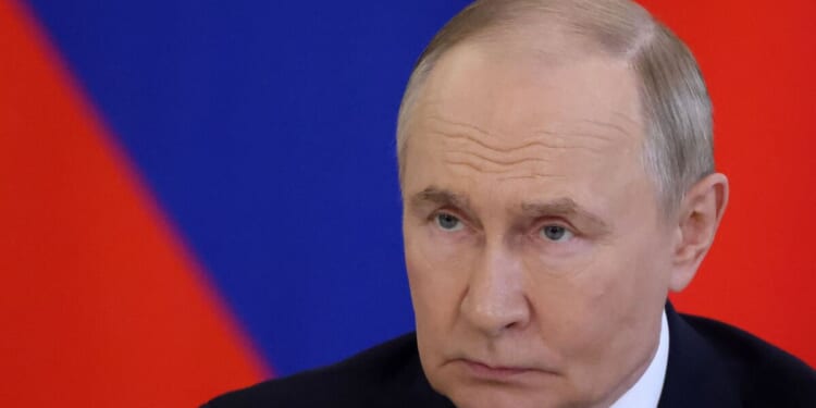 Vladimir Putin humiliated as Ukrainian spies con Russia out of £370,000 | World | News