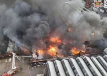 Wolverhampton fire LIVE: Thick black smoke seen from miles as 'explosi | UK | News