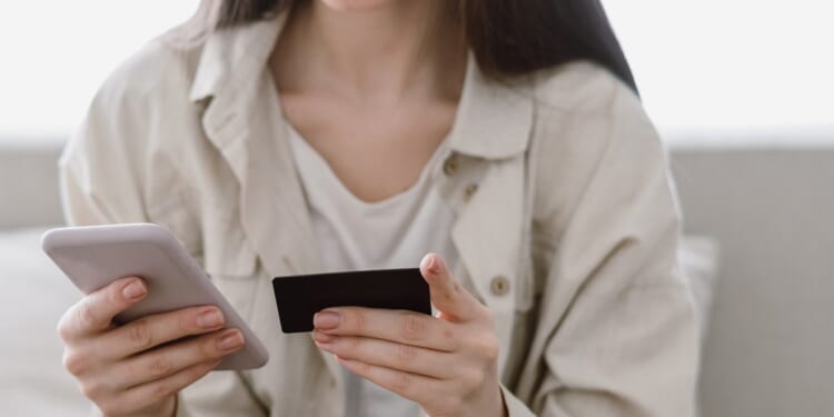 ‘Committed’ young Christians are most generous givers to charity, report says