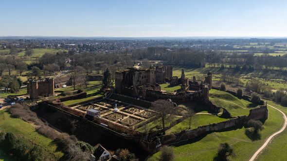 Kenilworth Castle ruins 