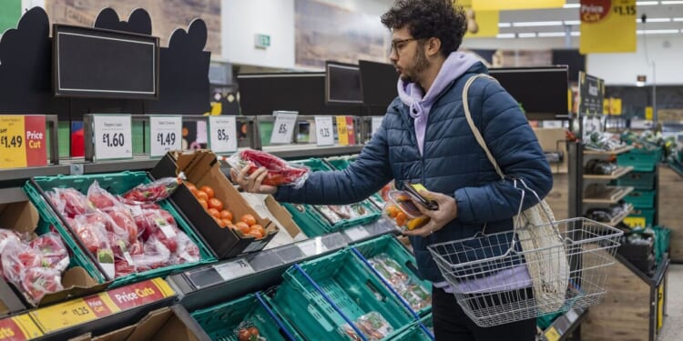 UK shoppers told to expect 6 big changes in supermarkets this year | UK | News