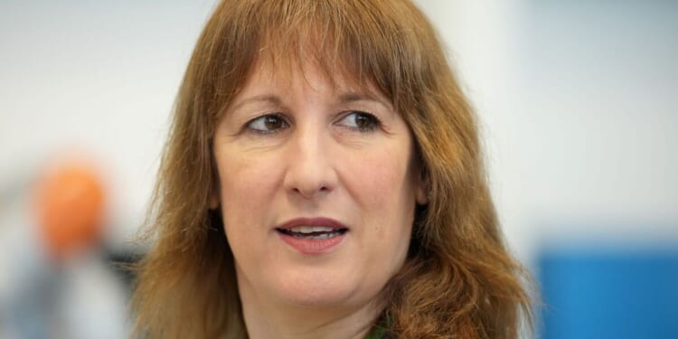 Rachel Reeves poised to offer civil servants £100k payout - but only if they quit | Politics | News