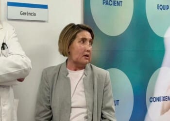 Woman receives first ever face transplant from woman who chose to end her own life