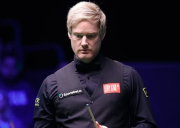 Snooker referee berates supporter after mobile phone incident during Neil Robertson match