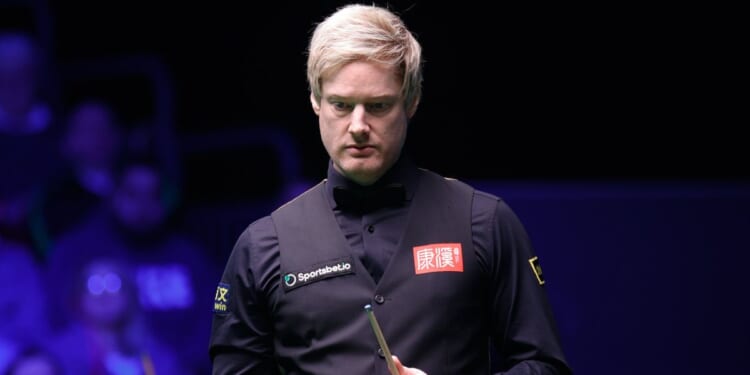 Snooker referee berates supporter after mobile phone incident during Neil Robertson match