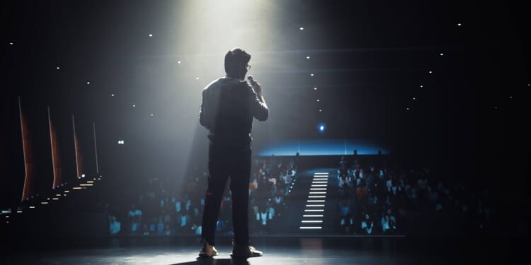 Comedian shares major life choice on stage and immediately gets booed | Weird | News