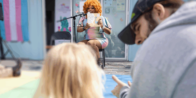 Arizona bill would make it a felony for parents to bring their kids to drag shows