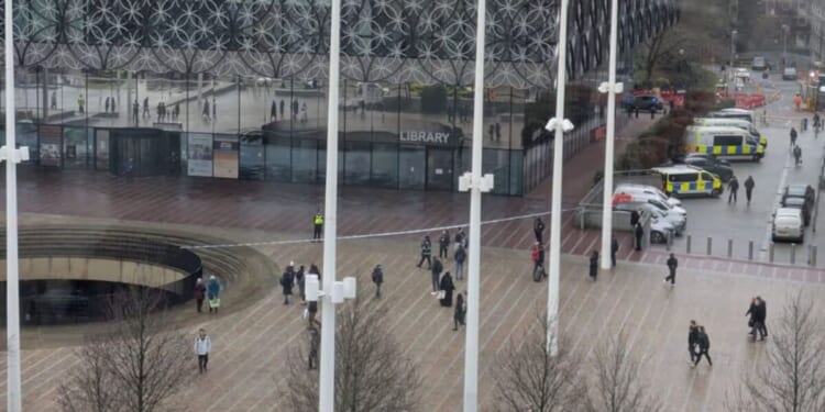 Birmingham Library LIVE: Huge cordon around landmark with major police | UK | News