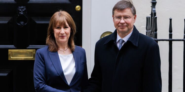 Bombshell Brexit betrayal on cards as Brussels opens door to new UK trade deal | Politics | News