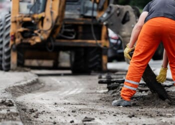 Busy commuter UK motorway shut due to 'major spill' | UK | News