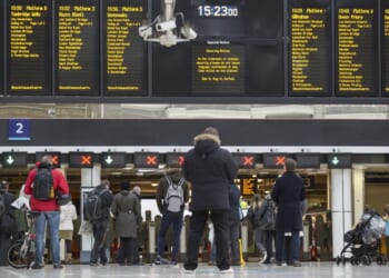 Commuter chaos feared as 2 major train stations to shut for 22 days | UK | News