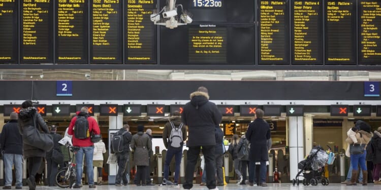 Commuter chaos feared as 2 major train stations to shut for 22 days | UK | News