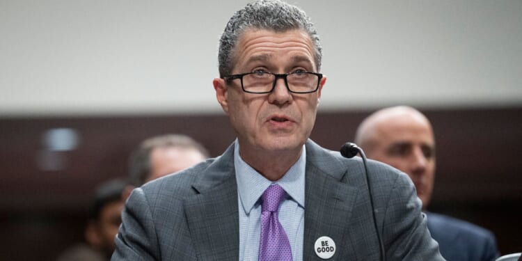 Democrats Push to Allow Citizens to Sue ICE