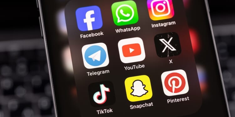 France moves closer to banning social media for minors under 15