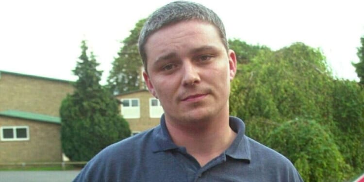 Ian Huntley suspected attacker’s 3-word boast after ‘splitting child killer’s head in two’ | UK | News