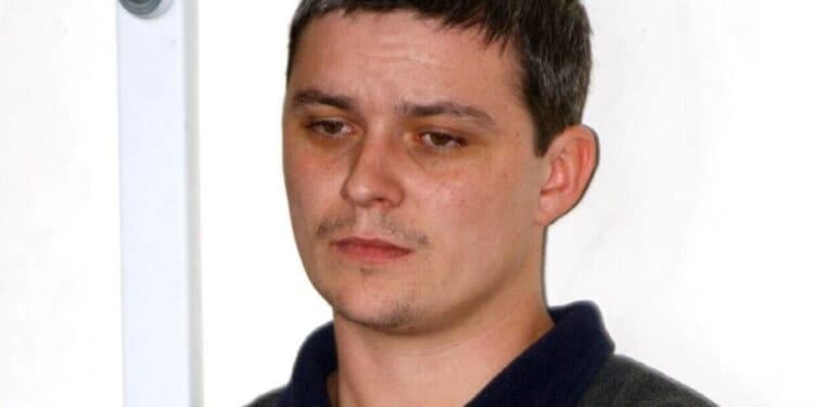 Ian Huntley's mum 'tells friends she hopes he dies' after killer's head 'split in two' | UK | News