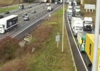 M1 traffic LIVE: Crash sparks 8-mile congestion and delays | UK | News