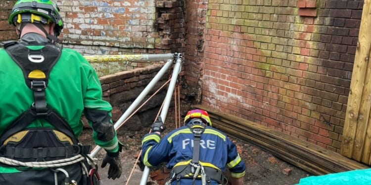 Man falls 30ft down well in UK high street | UK | News