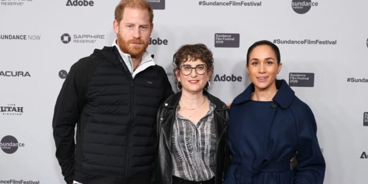 Meghan Markle's body language beside Prince Harry gives 1 thing away | Royal | News