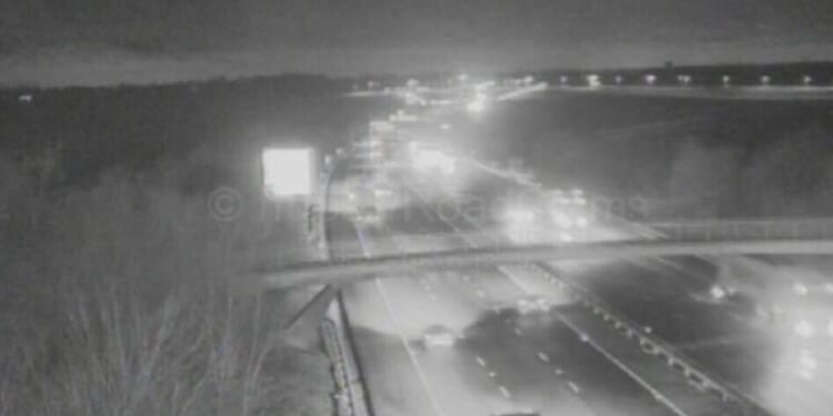 Motorway shut by police amid major delays near UK airport | UK | News