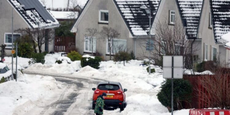 New snow maps show UK hit by rare weather event alongside 39 inch blizzards - full list | Weather | News