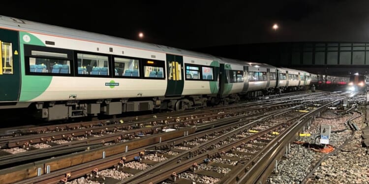Selhurst train derailment LIVE: 'Do not travel' warning issued | UK | News