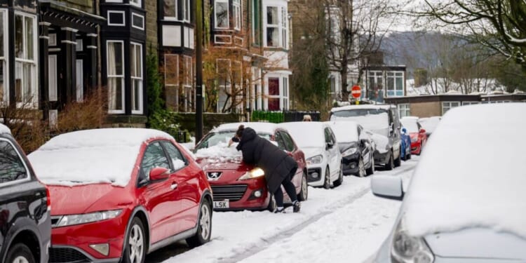 Snow forecast maps show UK buried by 3-day blizzard - 14 regions affected | Weather | News