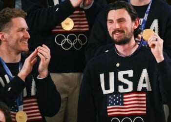 Some Democrats Refuse to Stand for Men's Hockey Team at SOTU