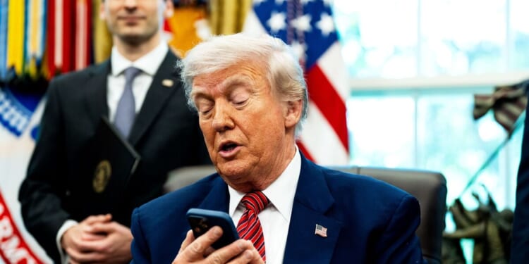 Trump to approve Chagos surrender deal after Starmer phone call | UK | News