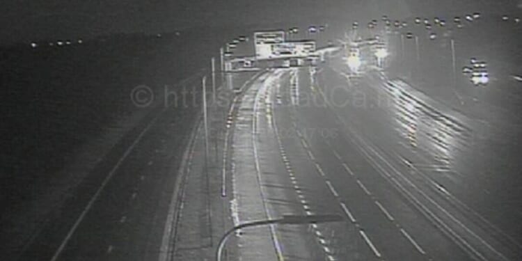 UK commuter motorway shut by emergency services after crash | UK | News