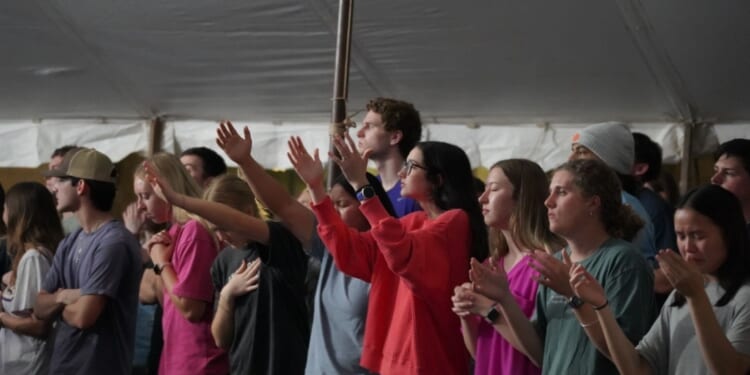 'A time of renewal': 1,000 attend revival at Texas university; 80 make decisions for Christ