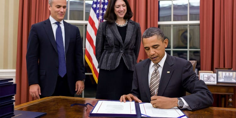 15 years after Congress ordered it, the U.S. government still can’t list all its programs