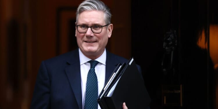 Keir Starmer humiliated as French warships to defend British bases | Politics | News