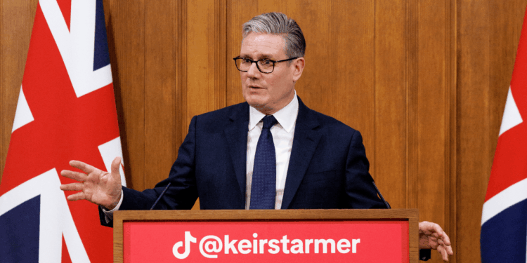 Keir Starmer's internet plans could be derailed as parents launch High Court challenge