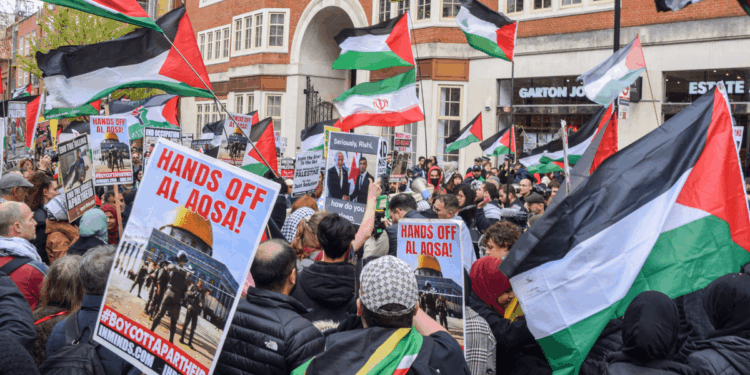 Thousands of pro-Tehran protesters to descend on London TODAY as police vow to 'act decisively'