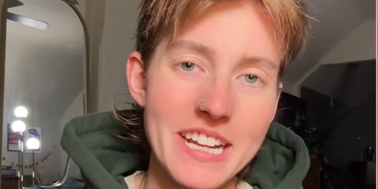 Patient diagnosed with colon cancer at 24 warns of the 'number one sign' to act on