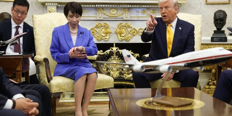 Japan PM's 'Margaret Thatcher' body language is a Trump masterclass | US | News