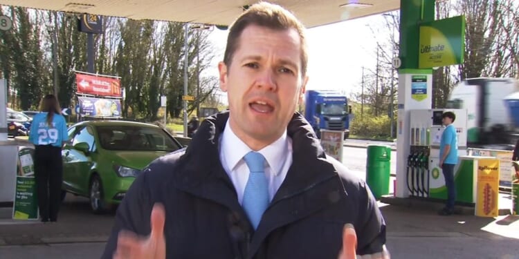 Petrol price crisis: Robert Jenrick issues fuel cut demand to Rachel Reeves as prices surge: 'Do the right thing!'