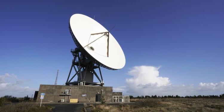 British engineers to help Nasa track Moon mission as astronauts prepare for deep space journey