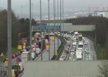 M8 traffic LIVE: Closure on major motorway with city centre in 'gridlock'