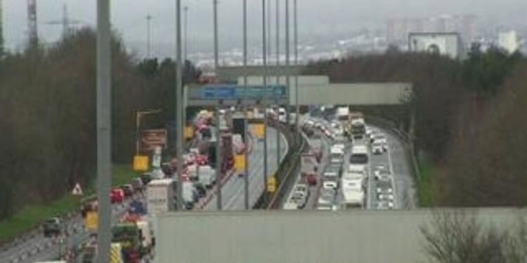 M8 traffic LIVE: Closure on major motorway with city centre in 'gridlock'