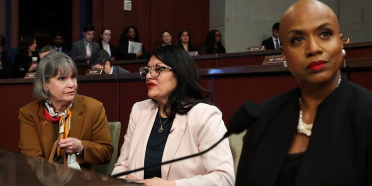 4 GOP Reps Help a 'Squad' Member Oppose Trump Migrant Policy