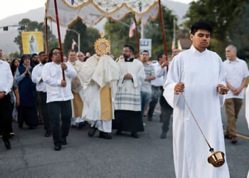 Archdiocese responds to pastor's ‘idolatrous’ rant by encouraging Eucharistic processions