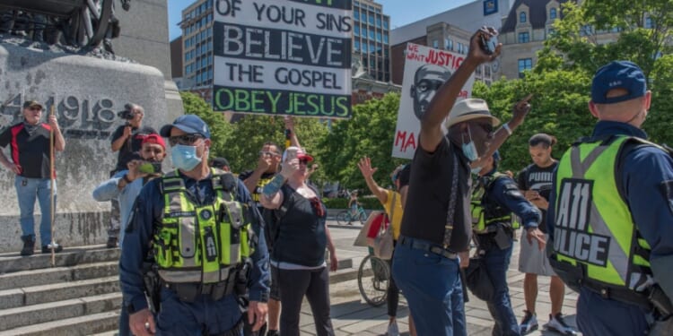 Christians warned to expected increased hostility, persecution after bill passes in Canada