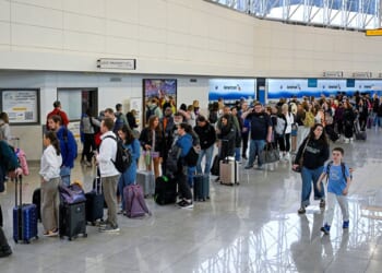 DHS Orders Payment of US Airport Workers in Emergency Action