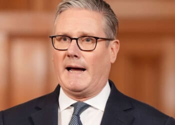 Donald Trump showing up just what an indecisive loser Keir Starmer is on Iran | Politics | News